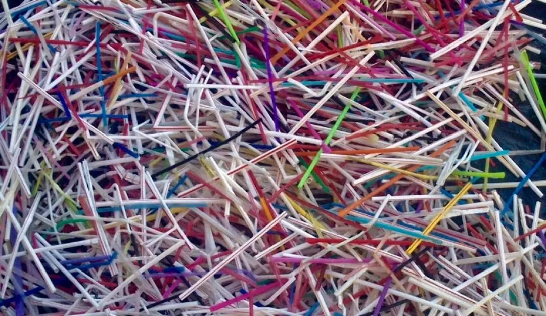 Pile of colorful straws.